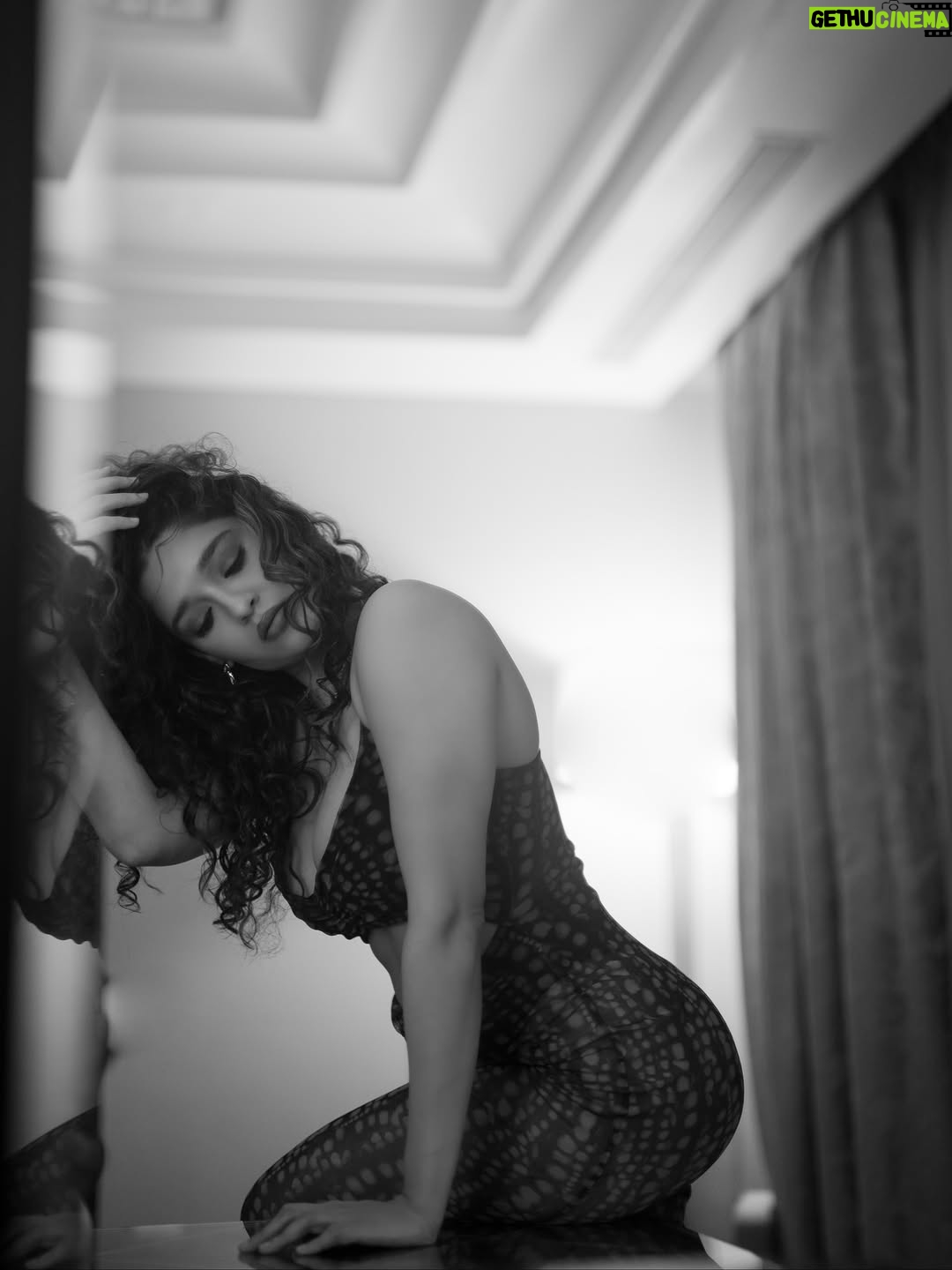 Ritika Singh - 458.9K Likes - 🖤

Shot by @anitakamaraj 
Makeup @snehamnj
Hair @hair_by_naemat
Styled by @shahlalaihah