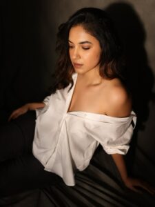 Actress Ritu Varma HD Photos and Wallpapers September 2025