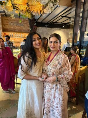 Rituparna Sengupta Instagram - Congratulations @officialraveenatandon for your new endeavor....Thank you for making me a part of your lovely launch ...the curation and the display was beautiful...just like you❤️❤️..