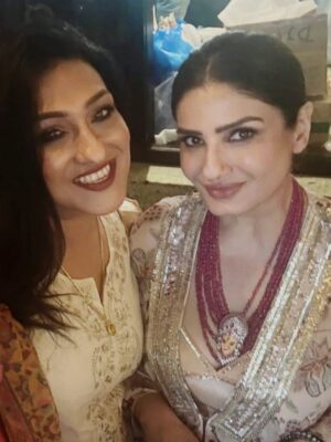 Rituparna Sengupta Instagram - Congratulations @officialraveenatandon for your new endeavor....Thank you for making me a part of your lovely launch ...the curation and the display was beautiful...just like you❤️❤️..