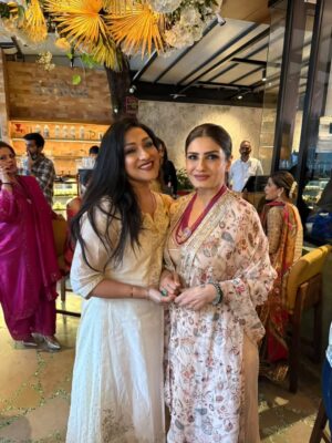 Rituparna Sengupta Instagram - Congratulations @officialraveenatandon for your new endeavor....Thank you for making me a part of your lovely launch ...the curation and the display was beautiful...just like you❤️❤️..