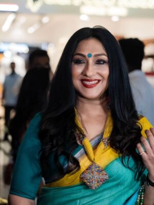 Rituparna Sengupta Instagram - #GoodByeMountain now in theatres. 

📷 @avi_jit_k
