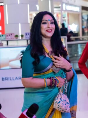 Rituparna Sengupta Instagram - #GoodByeMountain now in theatres. 

📷 @avi_jit_k