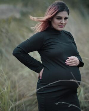 Ritz Gautam Instagram - No matter how hard my day has been, all it takes is one little kick to make everything alright ❤️
PC: @divinephotography.in
MUA : @makeoverbyrosyanitha
#momtobe #hardestdayofmylife #maternityshoot #maternityphotography #ritzgautam #waitingforyou