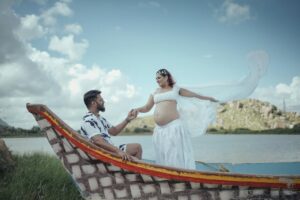 Ritz Gautam Instagram - Love is what makes the ride worthwhile ❤️
PC: @divinephotography.in
MUA: @makeoverbyrosyanitha
#couplematernityshoot #ritzgautam #couplegoals #coupleshoot #maternityshoot #nandhihills #momtobe #parentstobe