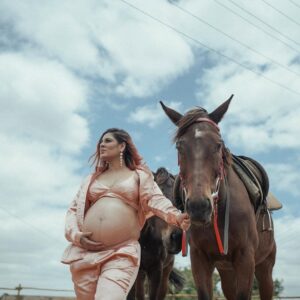 Ritz Gautam Instagram - I could’ve never imagined Maternity Shoot with Horse. All credit goes to @divinephotography.in for his brilliant ideas and execution.
PC and Concept: @divinephotography.in
MUA: @makeoverbyrosyanitha
Special Thanks to @makeoverbyrosyanitha as I called her last minute and she was right there at my home early morning at 6 am.
#maternityshoot #maternityphotography #maternityfashion #maternityshootideas #ritzgautam