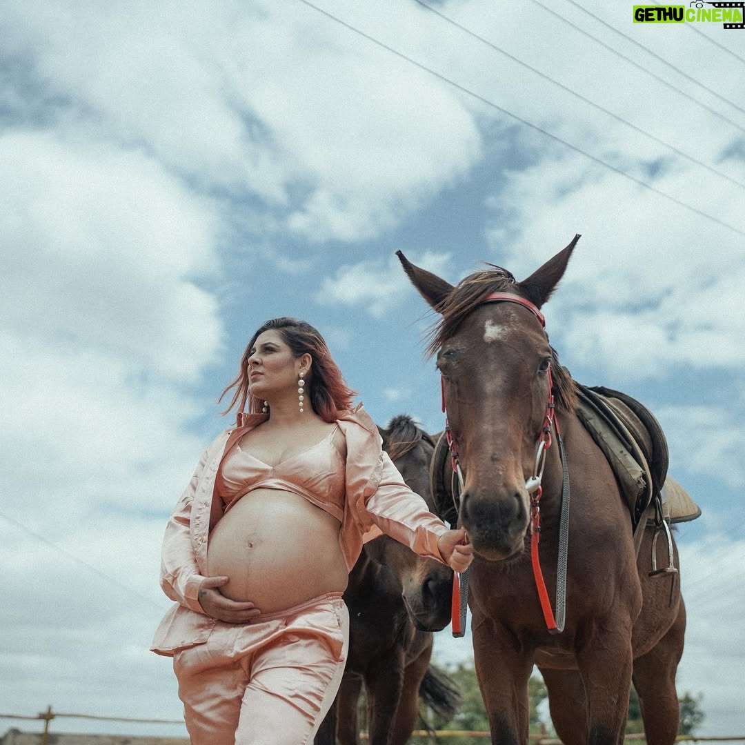 Ritz Gautam - 1.1K Likes - I could’ve never imagined Maternity Shoot with Horse. All credit goes to @divinephotography.in for his brilliant ideas and execution. 

PC and Concept: @divinephotography.in 
MUA: @makeoverbyrosyanitha 

Special Thanks to @makeoverbyrosyanitha as I called her last minute and she was right there at my home early morning at 6 am. 

#maternityshoot #maternityphotography #maternityfashion #maternityshootideas #ritzgautam