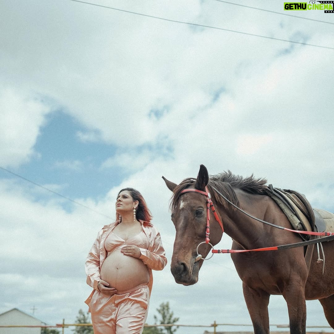 Ritz Gautam - 1.1K Likes - I could’ve never imagined Maternity Shoot with Horse. All credit goes to @divinephotography.in for his brilliant ideas and execution. 

PC and Concept: @divinephotography.in 
MUA: @makeoverbyrosyanitha 

Special Thanks to @makeoverbyrosyanitha as I called her last minute and she was right there at my home early morning at 6 am. 

#maternityshoot #maternityphotography #maternityfashion #maternityshootideas #ritzgautam