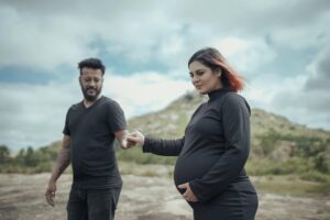 Ritz Gautam Instagram - You put your arms around us and we are Home ❤️ we are lucky to have you in our lives.
PC: @divinephotography.in
MUA: @makeoverbyrosyanitha
#maternitycoupleshoot #coupleshoot #ritzgautam #loveofmylife #fatherofmychild #besthusbandever