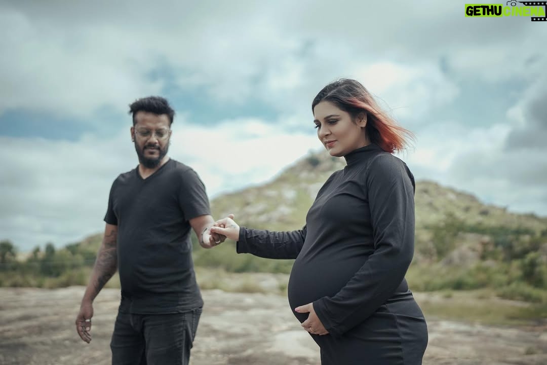 Ritz Gautam - 1.2K Likes - You put your arms around us and we are Home ❤️ we are lucky to have you in our lives. 

PC: @divinephotography.in 
MUA: @makeoverbyrosyanitha 

#maternitycoupleshoot #coupleshoot #ritzgautam #loveofmylife #fatherofmychild #besthusbandever