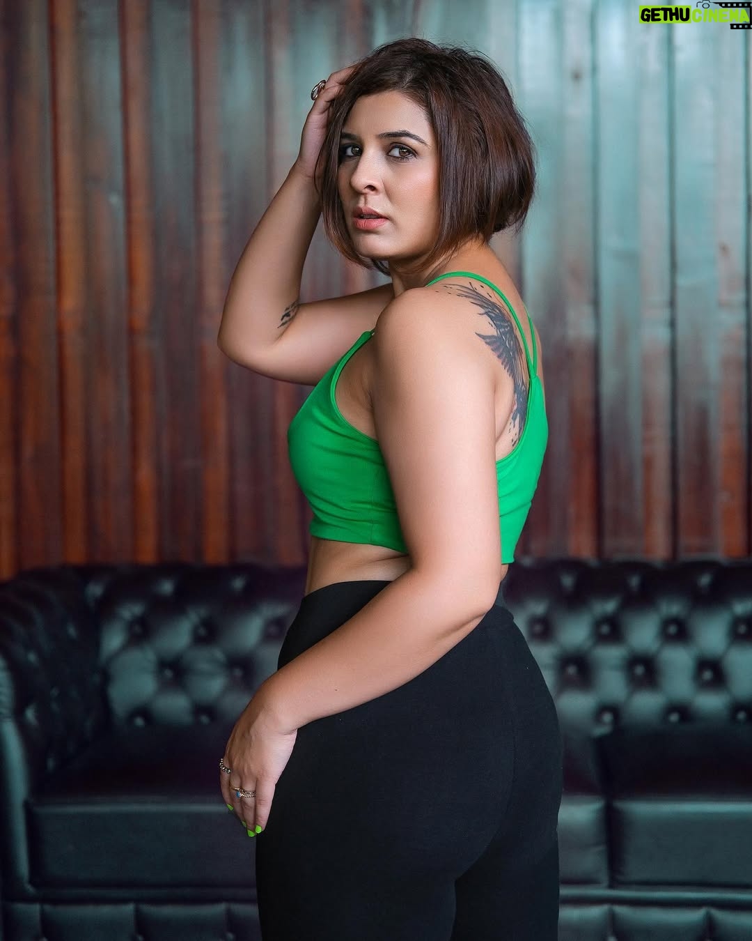 Ritz Gautam - 1.3K Likes - I’m the Green 🚦light. You gotta get movin!!!!!! 

PC: @cp_praveen_photography 
Crop Bralette from @bonkers.corner 
Biker short from @hm 

#hm #bonkerscorner #slayqueen #fashionblogger #fashioninfluencer #lifestyleblogger #bangaloreblogger #bangaloreinfluencer #ritzgautam #stayclassy #keepitsimple #sexy #greenbralette #cropbralette #bralette