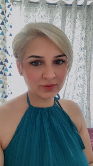 Ritz Gautam Instagram - From this…. To that…..
it’s Hair Transformation time again 🤍
Thanks to @akram.akramsalmani for this look 😊
Always special mention to @desi_makeovers
#hairtransformation #haircolorchange #haircolor #blondhair #blondeme #blondie #ritzgautam #fashionblogger #lifestyleblogger #mombloggerindia #momlife #dhakdhak
