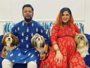 Ritz Gautam Instagram - Wishing everyone a very Diwali 🪔
#happydiwali #diwali #familydiwali #diwalicelebration #ritzgautam #momtobe #shihtzufamily