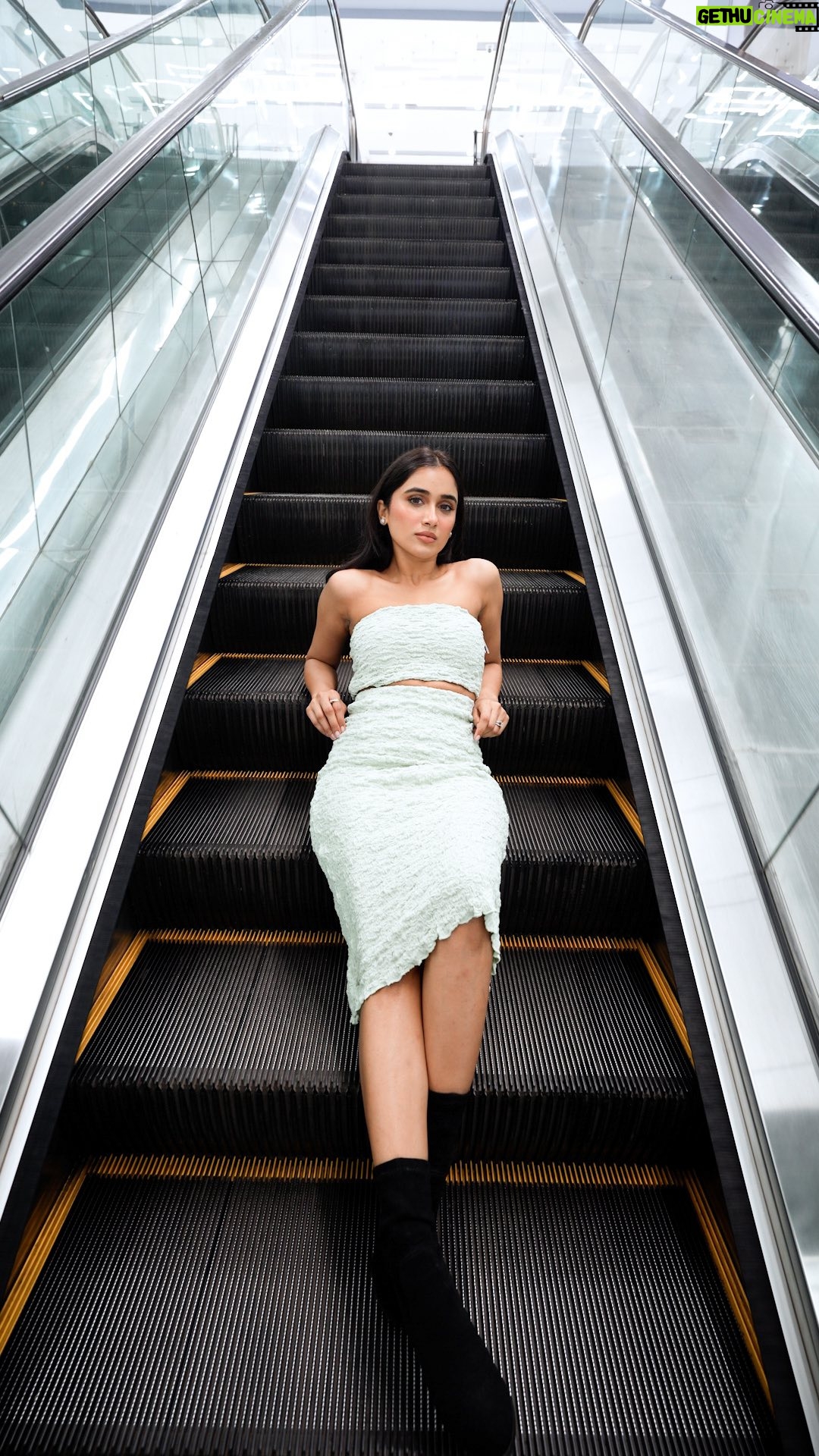 Riya Bhatu - 28.1K Likes - New Year, New Me, New Wardrobe! 🎉🛍 
R CITY has everything you need to start 2025 in style! With 350  brands to choose from and up to 60% off during the End of Season Sale, there’s no better place to upgrade your wardrobe. From Lifestyle to Superdry, Aldo to American Eagle – your favorite brands are waiting for you. ✨ Don’t miss out on these unbeatable deals. Head to R CITY now and shop till you drop!
.
.
.
.
#shopping#rcity#mall#rcitymall#offer#exclusive#EOSS#sale#newyear#newme#wardrobe#aldo#superdry#americaneagle#lifestyle