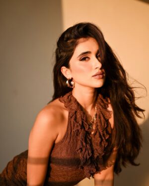 Riya Bhatu Instagram - “If I were you, I’d want me too.”
.
.
.

Product_id=6133413 @newme.asia 
Shot by @stor.yteller2017
.
.
#elitebynewme #newmegals