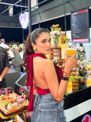 Riya Bhatu Instagram - Be as you wish to seem❤️‍🔥🍷✨
.
.
@sephora_india @newme.asia 
Product id 7362356
.
.
#newmegals#elitebynewme