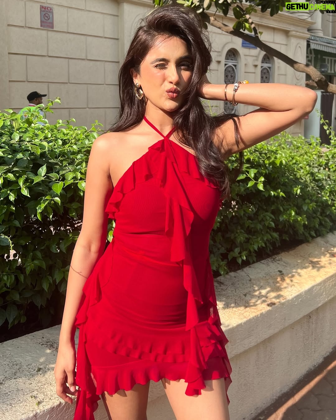 Riya Bhatu - 6.9K Likes - My favourite colour this season 🍷❤️‍🔥✨🥀💌
.
.
.
Outfit @newme.asia 
Product id- 1594888
.
.

#valentines #valentinesoutfit #valentinesinspo #red #trendingreels #trending #trend #trendy #trendalert #viral #viralvideos #viralreels #explore #explorepage #fyp #foryou #foryoupage#elitebynewme#newmegals#cherrycola#burgundy#red