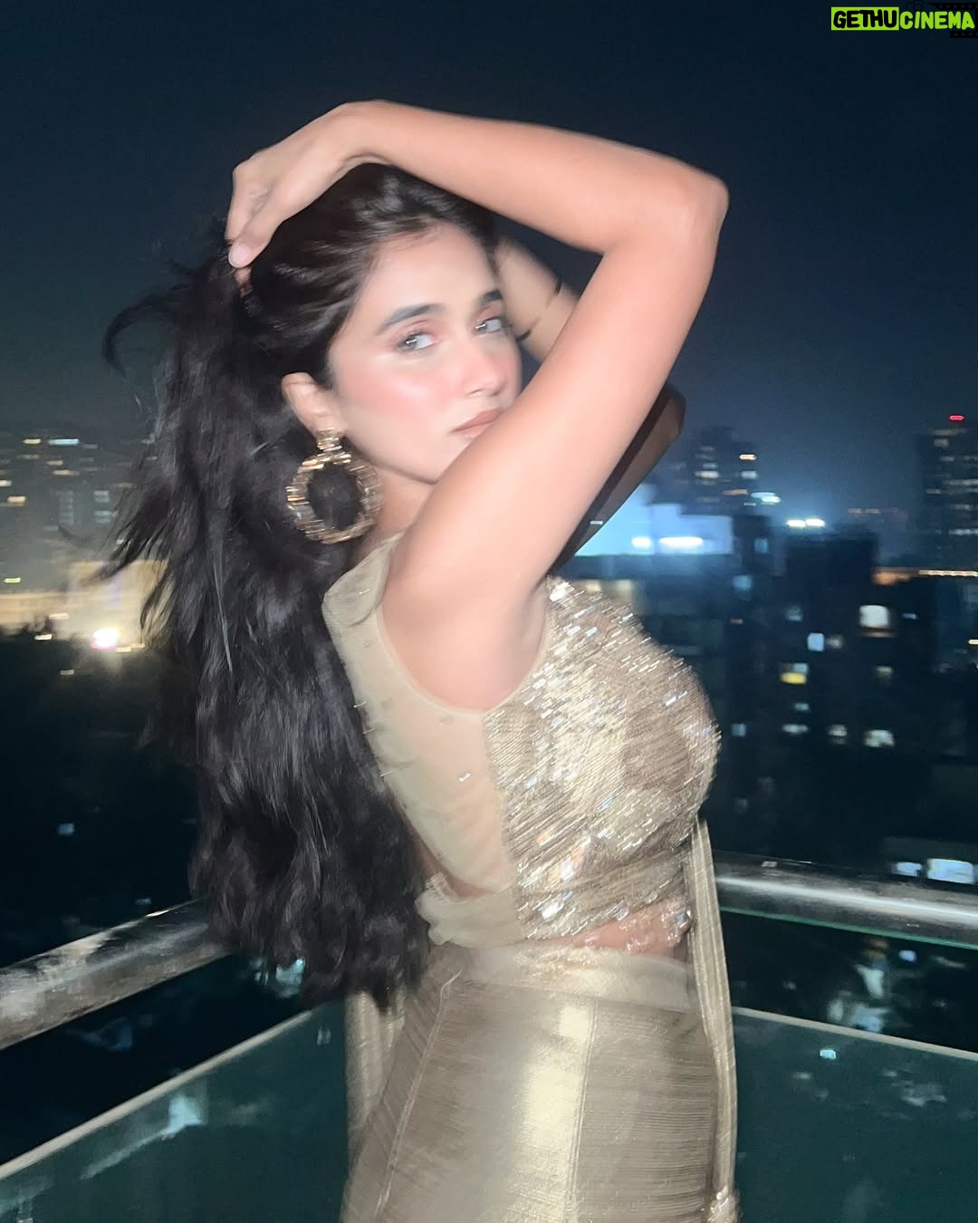 Riya Bhatu - 3.2K Likes - Tumhe joe meine dekha✨
.
.
.
(Saree, golden, Indian, traditional)
#saree#explore#indian# traditional