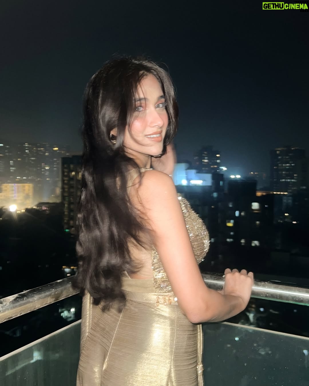 Riya Bhatu - 3.2K Likes - Tumhe joe meine dekha✨
.
.
.
(Saree, golden, Indian, traditional)
#saree#explore#indian# traditional