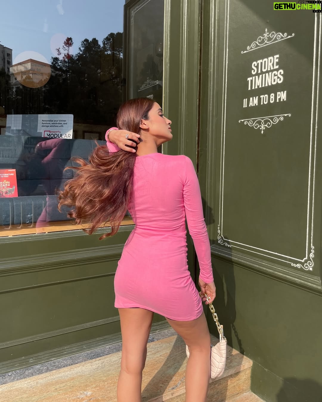 Riya Bhatu - 2.1K Likes - Pretty in pink 🎀