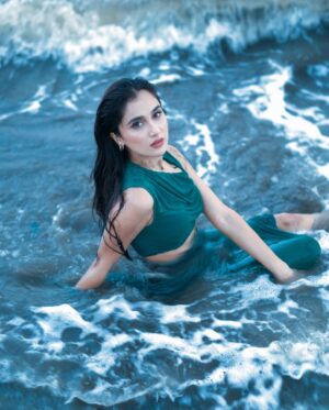 Riya Bhatu Instagram - Mermaid magic in every wave🫧🌊
.
.
One of my most fav shoot❤️✨
product_id=4890965
.
.
#beach#shoot#sunset#explore#elitebynewme#newmegals