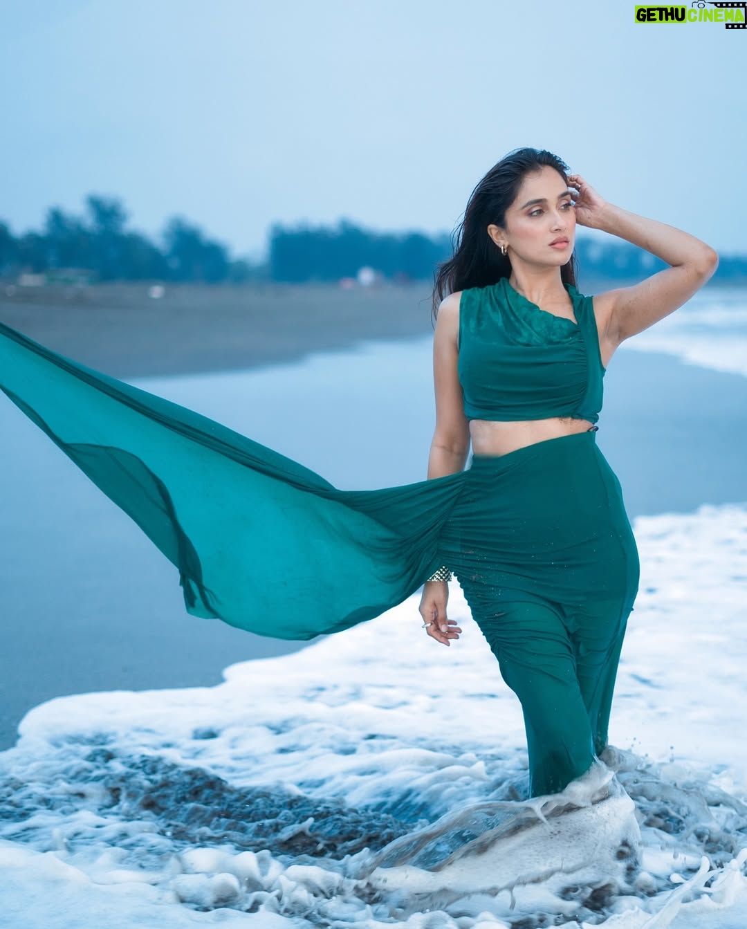 Riya Bhatu - 1.5K Likes - Mermaid magic in every wave🫧🌊
.
.
One of my most fav shoot❤️✨
product_id=4890965
.
.
#beach#shoot#sunset#explore#elitebynewme#newmegals