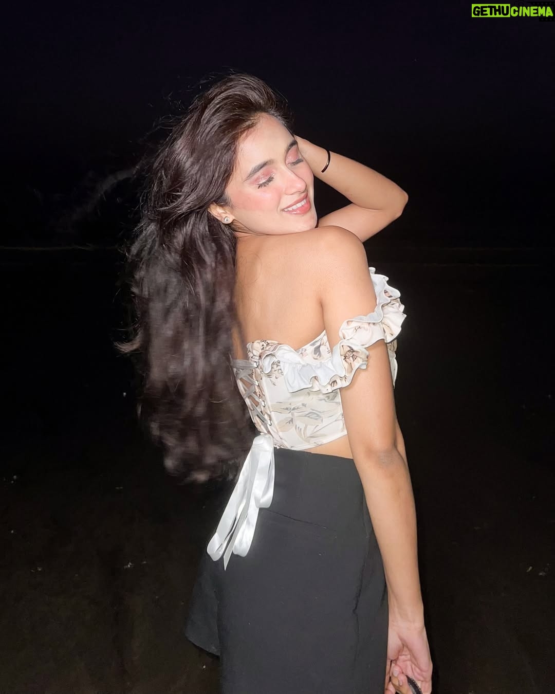 Riya Bhatu - 2.4K Likes - The view was 10/10🌄🌊