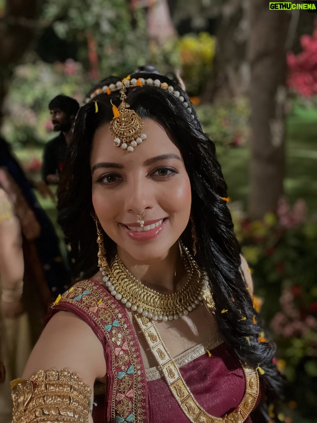 Riya Deepsi - 8.8K Likes - #Mansafied 😁

#shivshakti#actor#shoot#life#bts#explore#foryoupage#riyadeepsi