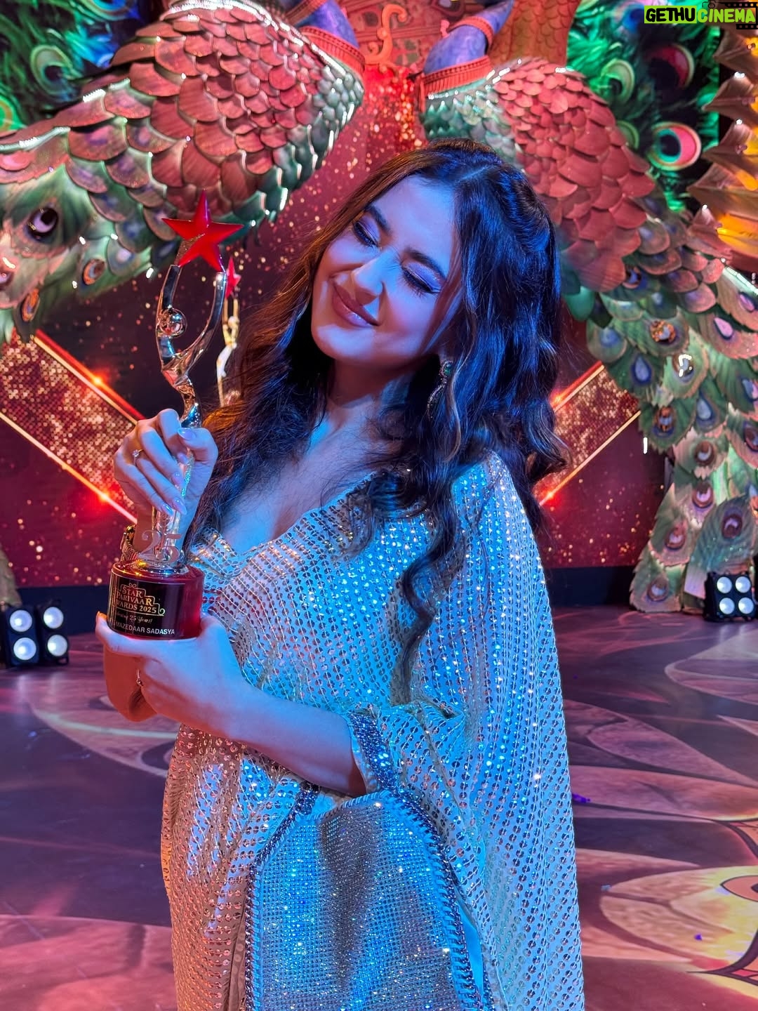 Riya Sharma - 27.9K Likes - Hum toh sapna dekhe the ki ekdum heroinee ki tarah philam wala eshtyle mein aaisa chauchak award lenge. 
Aur aap sab log sachme humra sapna pura kar diye! 
🎭🏆

6 years ago, when I stepped into this industry, I never imagined a moment like this. Last night, standing on that stage with an award in my hands, it felt like every struggle, every tear, every little win had led me here ✨

To my amazing producers @magicmomentsmumbai , @leenagangopadhyay ma’am @saib_albanerjee sir. Our director @yogeshbhati9999 sir, my co- actors, our crew and the channel @starplus , thank you for believing in me, for trusting me with Jhanak. 

@leenagangopadhyay ma’am, It’s your vision, guidance, and mastery of storytelling that breathed soul into Jhanak and made her the character people love and connect with today. I feel truly blessed that I could live her on screen, but the real credit of her existence belongs to you.

@yogeshbhati9999 our director cool!! The most fun, fiercely intellectual, and brilliantly visionary soul. You moulded Jhanak with so much love, care, humour, and heart. 
What do I say about you, I was so nervous in the initial days, the first day of shooting for Jhanak, the language the dialect. But you made it all so easy, you make me laugh, you make work feel like home. Thankyou for teaching me so much, you’re my inspiration 🤍🤍 

My co-actors, our hero @arjitaneja , 
@thetwinklearora @ashleshasavant @jyotimukerji @meetsumeet18 @amitakulkarni_official @harshak20 @anujkhurana2610 @sachal_tyagi @sethsanjeev @paragpurva 
Ty for being so kind, so fun, soo loving and soo patient. I learn so much from y’all! Love you guys 🤍

To my fans, more like family 🤍
Words will never be enough. Your love, your messages, your endless support, you make me believe in myself on days I can’t. This award is not mine alone, it’s ours. ❤️

Forever grateful, forever humbled, and forever chasing dreams with all of you by my side 🤍

Vaise hum aur bhi bada bada sapna dekhe hain, ooka bhi poora kar dijiyega, AAYA SAMAJ? 😉🥳🤍

Outfit and jewellery from my favvv - @nonita_fashion 
Styled by - @neha_dhar14 
Tysm you both 🤍🤍🤍

#starparivaarawards #jhanak #starplus #starparivaarawards2025