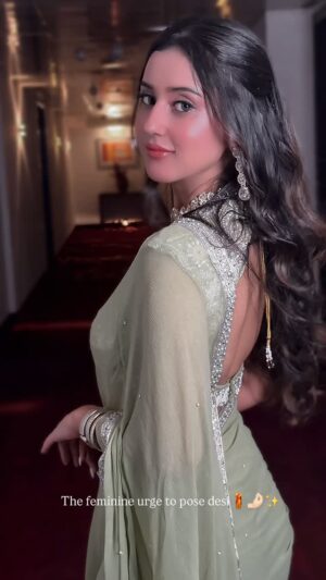Riya Sharma Instagram - Curves and curls ✨🤌🏻
Wearing - @_kajalrajputofficial_
Jewellery set - @advityabynd
Makeup and hair - @rohittumdam123
Styled by - @neha_dhar14