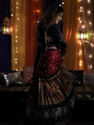 Rj Mahvash Instagram - Sanskar aur bandook - dono rakhte hain😂🤌🏻
.
.
.
.
 
.
.
.Lehenga by : @aishwarya_designstudio 
.
#rjmahvash #ethnic #life #lifestyle #fashion #navratri #love #festival #india #indian #beauty #viral #trend
