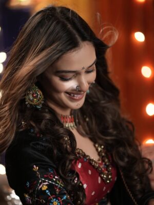 Rj Mahvash Instagram - Sanskar aur bandook - dono rakhte hain😂🤌🏻
.
.
.
.
 
.
.
.Lehenga by : @aishwarya_designstudio 
.
#rjmahvash #ethnic #life #lifestyle #fashion #navratri #love #festival #india #indian #beauty #viral #trend