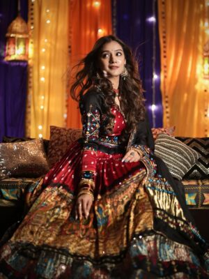 Rj Mahvash Instagram - Sanskar aur bandook - dono rakhte hain😂🤌🏻
.
.
.
.
 
.
.
.Lehenga by : @aishwarya_designstudio 
.
#rjmahvash #ethnic #life #lifestyle #fashion #navratri #love #festival #india #indian #beauty #viral #trend