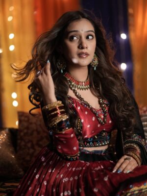 Rj Mahvash Instagram - Sanskar aur bandook - dono rakhte hain😂🤌🏻
.
.
.
.
 
.
.
.Lehenga by : @aishwarya_designstudio 
.
#rjmahvash #ethnic #life #lifestyle #fashion #navratri #love #festival #india #indian #beauty #viral #trend