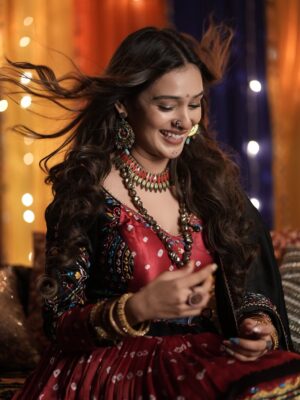 Rj Mahvash Instagram - Sanskar aur bandook - dono rakhte hain😂🤌🏻
.
.
.
.
 
.
.
.Lehenga by : @aishwarya_designstudio 
.
#rjmahvash #ethnic #life #lifestyle #fashion #navratri #love #festival #india #indian #beauty #viral #trend