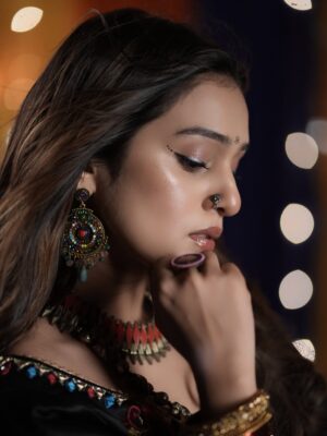 Rj Mahvash Instagram - Sanskar aur bandook - dono rakhte hain😂🤌🏻
.
.
.
.
 
.
.
.Lehenga by : @aishwarya_designstudio 
.
#rjmahvash #ethnic #life #lifestyle #fashion #navratri #love #festival #india #indian #beauty #viral #trend