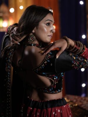 Rj Mahvash Instagram - Sanskar aur bandook - dono rakhte hain😂🤌🏻
.
.
.
.
 
.
.
.Lehenga by : @aishwarya_designstudio 
.
#rjmahvash #ethnic #life #lifestyle #fashion #navratri #love #festival #india #indian #beauty #viral #trend
