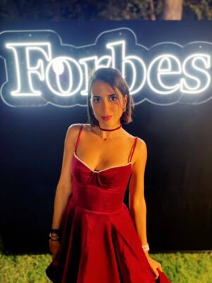 Rocío Vidal Instagram - Por primera vez, he entrado en la lista @forbes_es como creadora de contenido, y aunque es algo simbólico, para mí es una demostración de que podemos llegar donde queramos con la divulgación y que no hay que tener miedo a decir ciertas cosas aunque incomoden🤘🏼
Gracias a toda la gente majísima que valoráis mi trabajo 💜