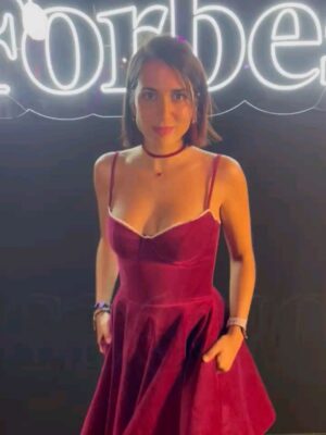 Rocío Vidal Instagram - Por primera vez, he entrado en la lista @forbes_es como creadora de contenido, y aunque es algo simbólico, para mí es una demostración de que podemos llegar donde queramos con la divulgación y que no hay que tener miedo a decir ciertas cosas aunque incomoden🤘🏼
Gracias a toda la gente majísima que valoráis mi trabajo 💜
