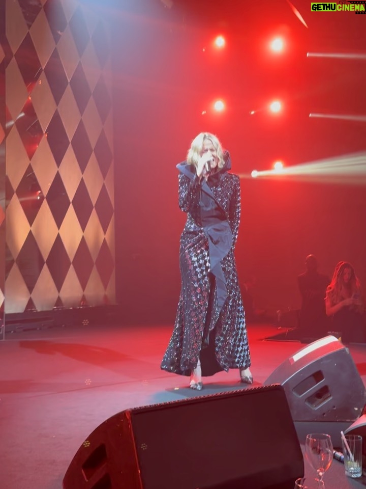 Róisín Murphy - 27.1K Likes - The best of them has passed 💔I sang for him twice. Once in Milan many years ago and once in Venice September ‘23 during the worst moment of my of my entire career. He was absolute gentleman and his team were warm and brilliant. A most surreal moment as my world was seeming to crumble and here I was staying for three days in a giant suite @venicevenicehotel looking out over the Grand Canal. And what a Dress! #GiorgioArmani you will be missed for everything you were 🖤🖤🖤@giorgioarmani