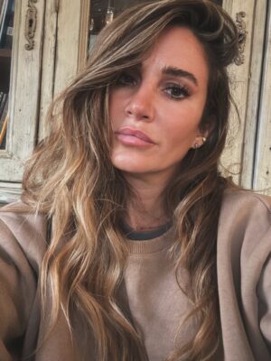Rojda Demirer Instagram - Yorgun, argın ve de ÅaÅkın š¤·āāļø