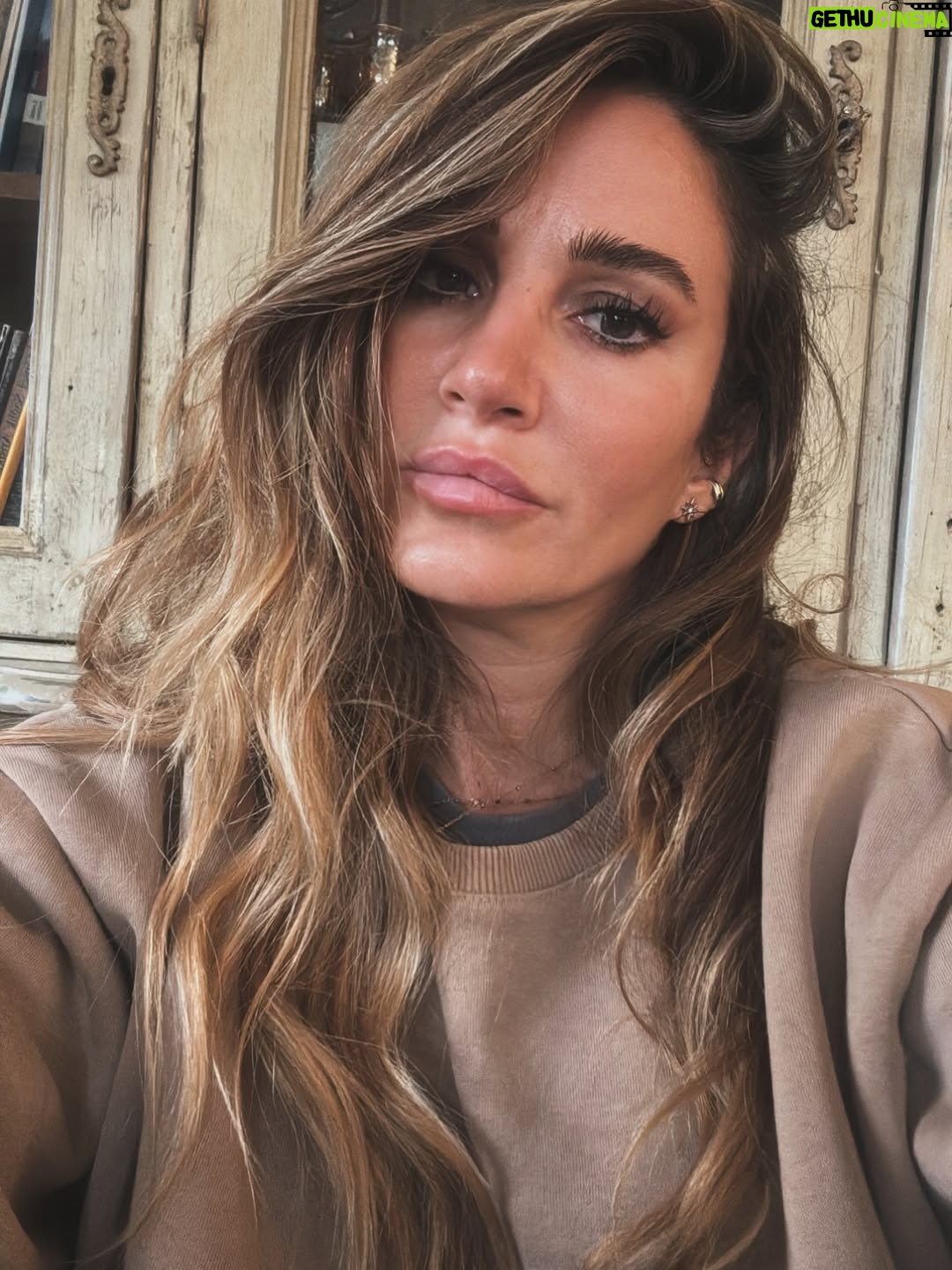Rojda Demirer - 19.8K Likes - Yorgun, argın ve de şaşkın 🤷‍♀️