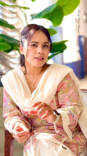 Roop Kaur Kooner Instagram - “ ਰੁੱਕ ਜਾਣਾ ਚਾਹੀਦੈ “✍🏻ਰੂਪ।😊🙏🏻❤️ਲਿਖ਼ਤ-ਰੂਪ ਕੌਰ ਕੂੰਨਰ , ‘ Rukk Jaana Chahida E ‘ Lyrics- Roop Kaur Kooner @roopkaurkooner