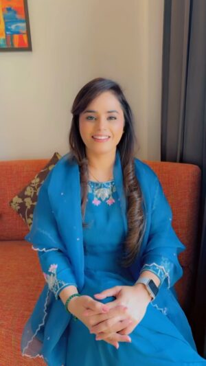 Roop Kaur Kooner Instagram - “ਬਟੂਏ ਚ ਤਸਵੀਰ “ ✍🏻ਰੂਪ। ਲਿਖ਼ਤ-ਰੂਪ ਕੌਰ ਕੂੰਨਰ, ‘ Batuye Ch Tasveer’ Lyrics-Roop Kaur Kooner, @RoopKaurKooner 🖊🙏😊
#shayari #shayar #poetry #punjabi #punjabishayari #explorepage #trending #shayarilover #lovequotes #love #quotes #shayarioftheday #reelitfeelit #explore #poetrycommunity #reelsinstagram #motivational #motivationalquotes #lifelessons #lifequotes #feelings #reels #hearttouching #lifegoals #you #writingcommunity #like #video #goodtimes #amazing