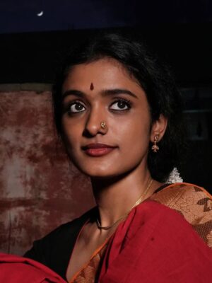 Roopa Koduvayur Instagram - Asle Roopa ante paddhathi..paddhathi ante roopa andhulonu shravana sukravaram..so tappaledu.. 😁 
Pc @pavan_eyemoments idea credits motham pawan ki ..ur my moms fav she's is in love with this look and pictures u know ..😅❤️
.
.
.
.
..
.
.
.
.
.
.
.
.
.
.
.
.
.
.
.

.
#traditional #roopakoduvayur #vintagestyle