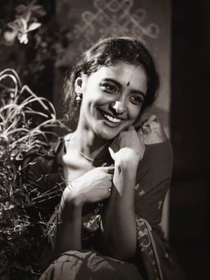 Roopa Koduvayur Instagram - Asle Roopa ante paddhathi..paddhathi ante roopa andhulonu shravana sukravaram..so tappaledu.. 😁 
Pc @pavan_eyemoments idea credits motham pawan ki ..ur my moms fav she's is in love with this look and pictures u know ..😅❤️
.
.
.
.
..
.
.
.
.
.
.
.
.
.
.
.
.
.
.
.

.
#traditional #roopakoduvayur #vintagestyle