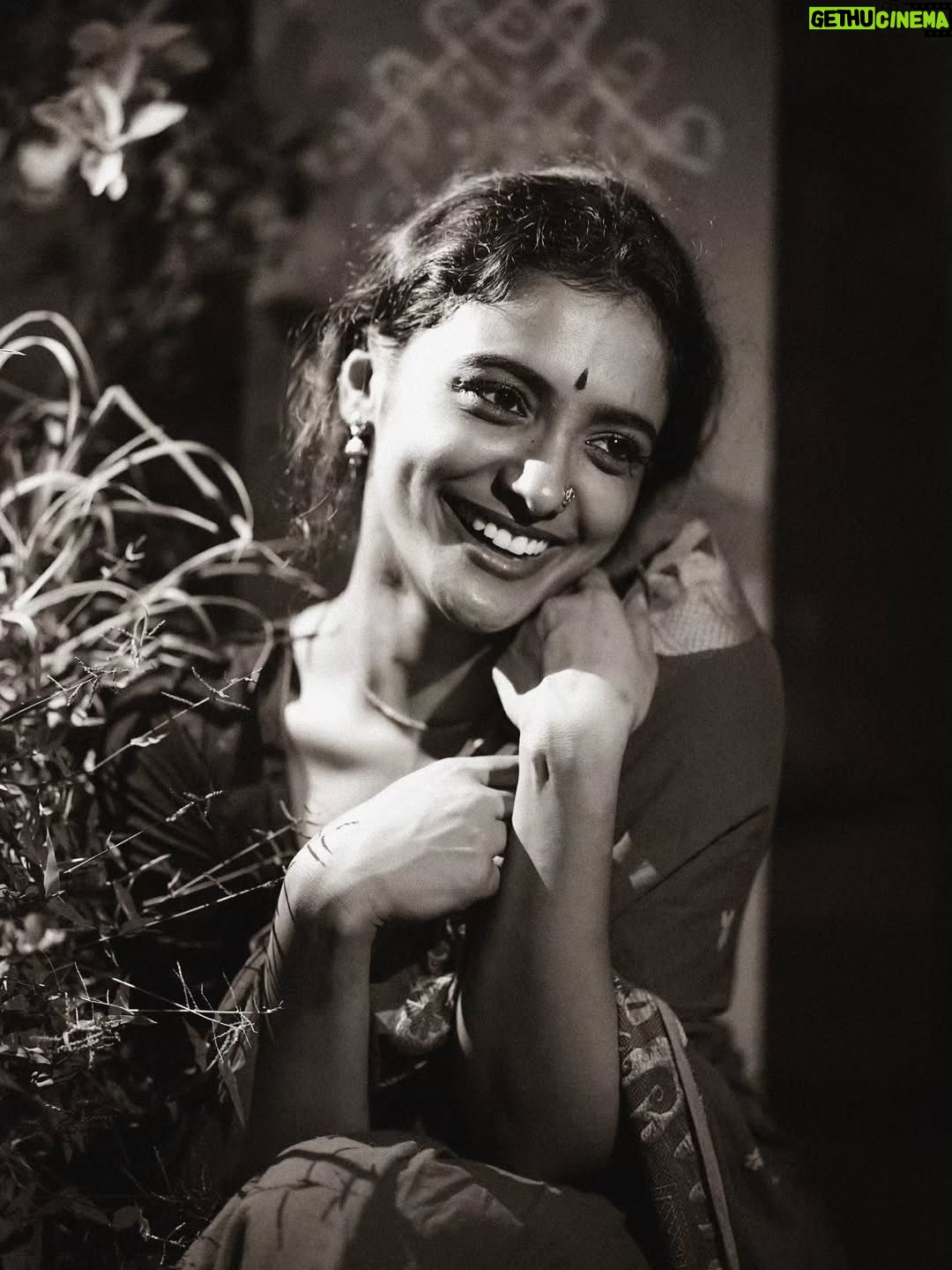 Roopa Koduvayur - 11.3K Likes - Asle Roopa ante paddhathi..paddhathi ante roopa andhulonu shravana sukravaram..so tappaledu.. 😁 
Pc @pavan_eyemoments idea credits motham pawan ki ..ur my moms fav she's is in love with this look and pictures u know ..😅❤️
.
.
.
.
..
.
.
.
.
.
.
.
.
.
.
.
.
.
.
.

.
#traditional #roopakoduvayur #vintagestyle