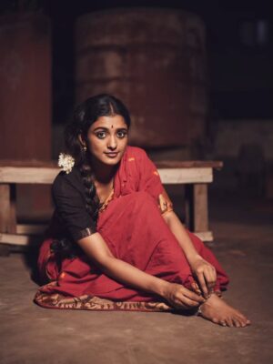 Roopa Koduvayur Instagram - Asle Roopa ante paddhathi..paddhathi ante roopa andhulonu shravana sukravaram..so tappaledu.. 😁 
Pc @pavan_eyemoments idea credits motham pawan ki ..ur my moms fav she's is in love with this look and pictures u know ..😅❤️
.
.
.
.
..
.
.
.
.
.
.
.
.
.
.
.
.
.
.
.

.
#traditional #roopakoduvayur #vintagestyle