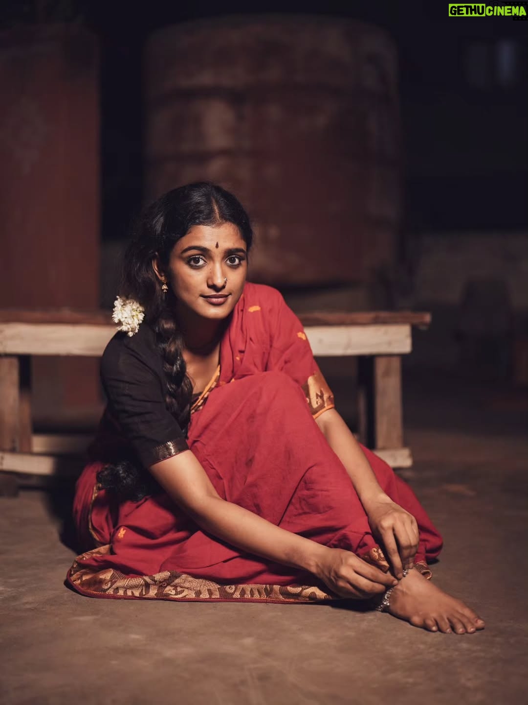 Roopa Koduvayur - 11.3K Likes - Asle Roopa ante paddhathi..paddhathi ante roopa andhulonu shravana sukravaram..so tappaledu.. 😁 
Pc @pavan_eyemoments idea credits motham pawan ki ..ur my moms fav she's is in love with this look and pictures u know ..😅❤️
.
.
.
.
..
.
.
.
.
.
.
.
.
.
.
.
.
.
.
.

.
#traditional #roopakoduvayur #vintagestyle