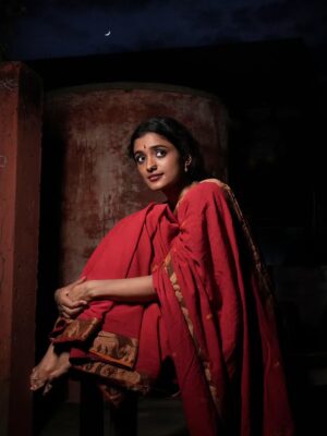 Roopa Koduvayur Instagram - Asle Roopa ante paddhathi..paddhathi ante roopa andhulonu shravana sukravaram..so tappaledu.. 😁 
Pc @pavan_eyemoments idea credits motham pawan ki ..ur my moms fav she's is in love with this look and pictures u know ..😅❤️
.
.
.
.
..
.
.
.
.
.
.
.
.
.
.
.
.
.
.
.

.
#traditional #roopakoduvayur #vintagestyle